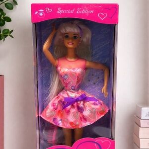 Valentine Barbie Doll – Special Edition (1997, Mattel)